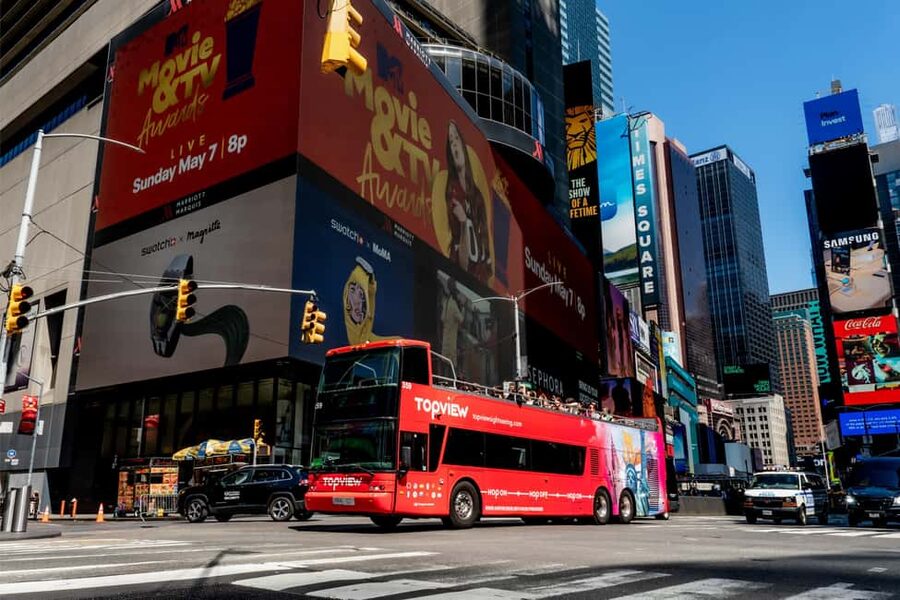 New York City: Attraction Pass with Must See Sights - Central Park by Bike and Guided Moments