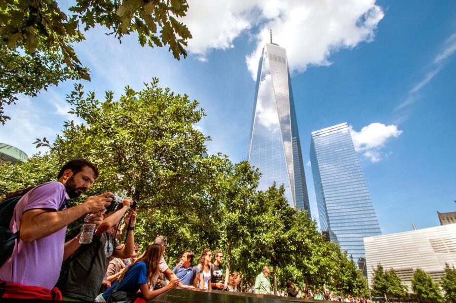 New York City: Bus Tour from Manhattan - Wall Street and Battery Park: The Statue of Liberty View
