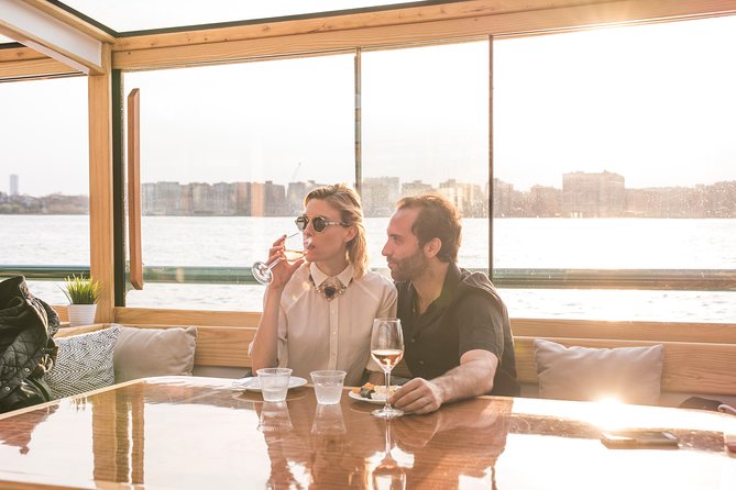 New York City: Champagne, Cheese, Caviar & Sightseeing Cruise - Price and timing: what $134.03 buys you