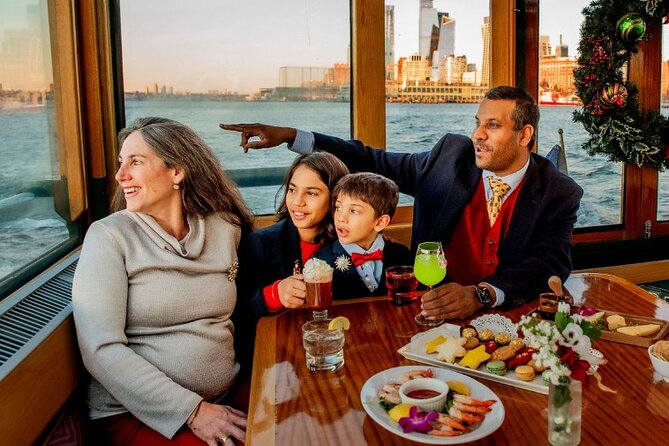 New York City Christmas Holiday Statue and Skyline Cocoa Cruise - Getting On Yacht Manhattan II: Where You Meet and How It Feels Inside