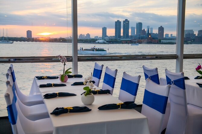 New York City Dinner Cruise on Luxury Yacht with Live Music - Drinks, Live Music, And The Pace Of A Night On Deck