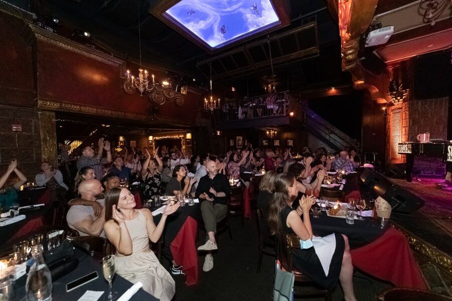 New York City: Dueling Pianos Show - What happens during the 3-hour show