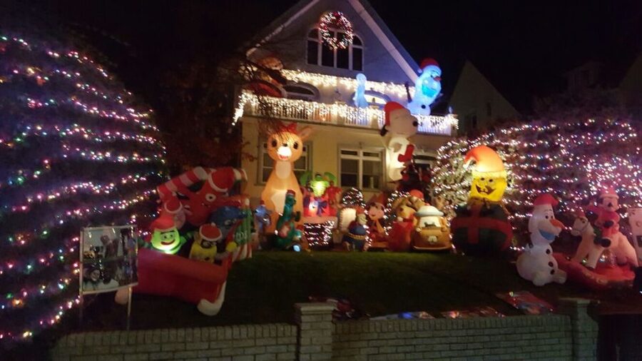 New York City: Dyker Heights Christmas Lights Tour - The pacing reality: how much walking you should expect