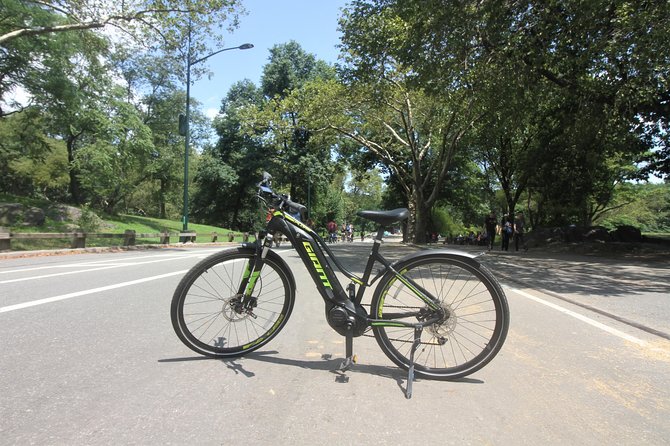 New York City E Bike Rentals - Included gear: helmet, lock, and map that actually help