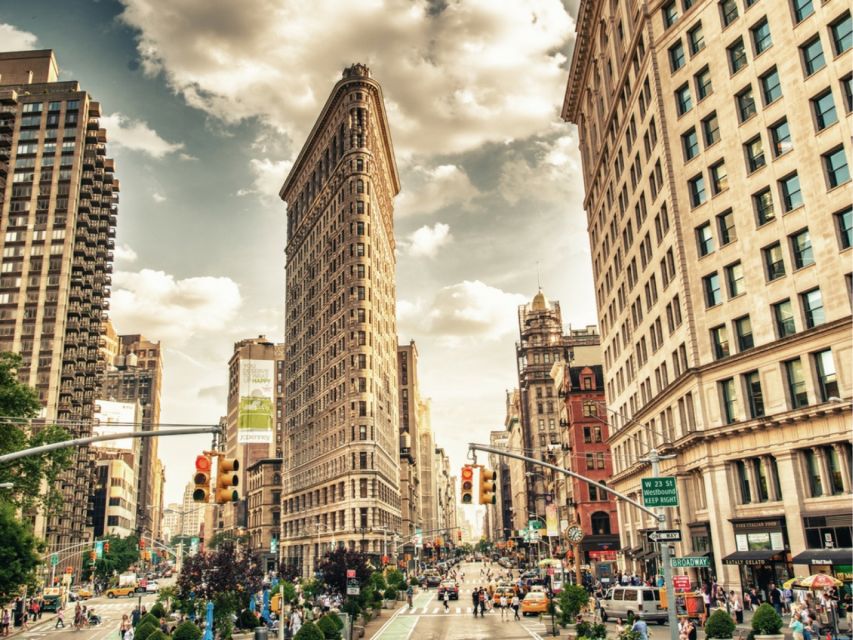 New York City: Flatiron Food, History, and Architecture Tour - Meeting at Eataly: How to Find the Gold Clock