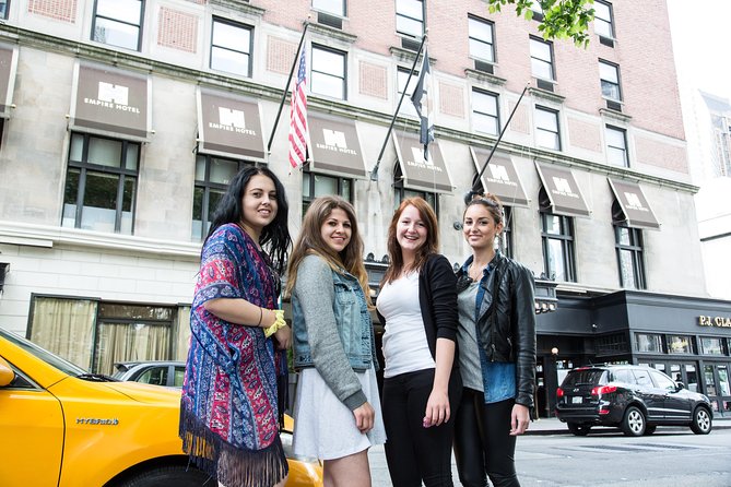 New York City Gossip Girl TV Show Sites Bus Tour - Stop One: On Location Tours for Quick Context and Photo Momentum