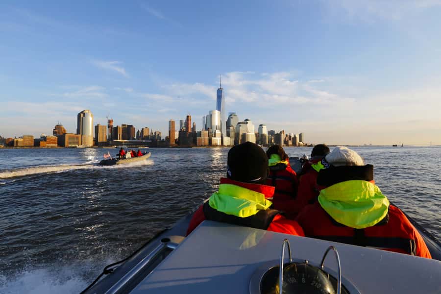 New York City: Harbor Speedboat Tour - Safety briefing and weather gear: how they keep you comfortable