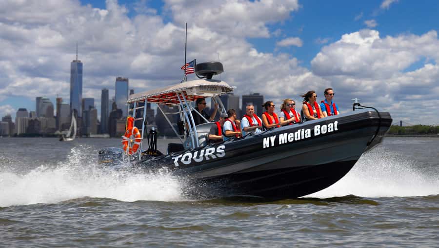 New York City: Harbor Speedboat Tour - Battery Park to Brooklyn Bridge: helicopters, bridges, and instant photos