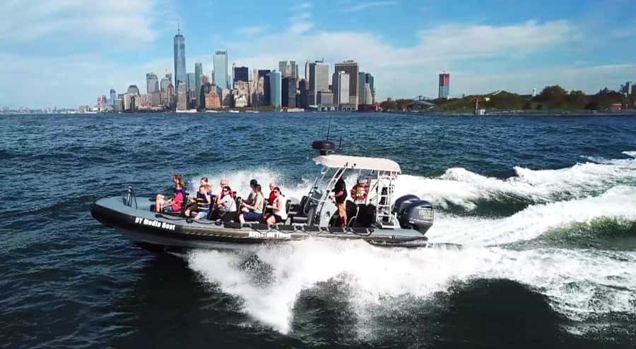 New York City: Harbor Speedboat Tour - Statue of Liberty outside the security zone: the moment everyone remembers