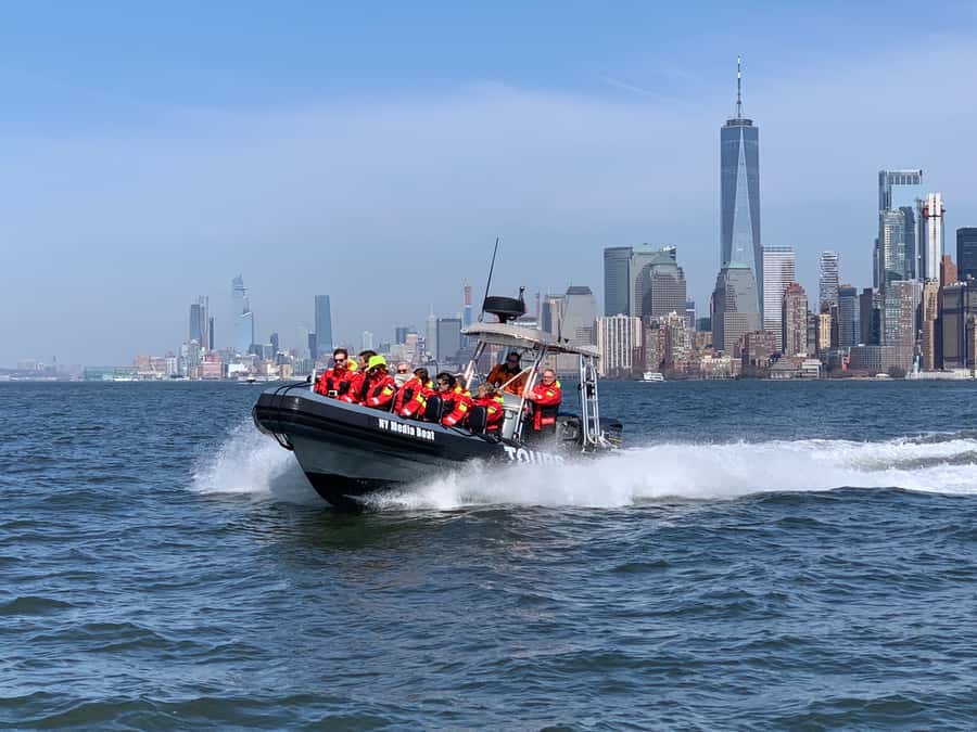 New York City: Harbor Speedboat Tour - Live narration on every stop: ask better questions