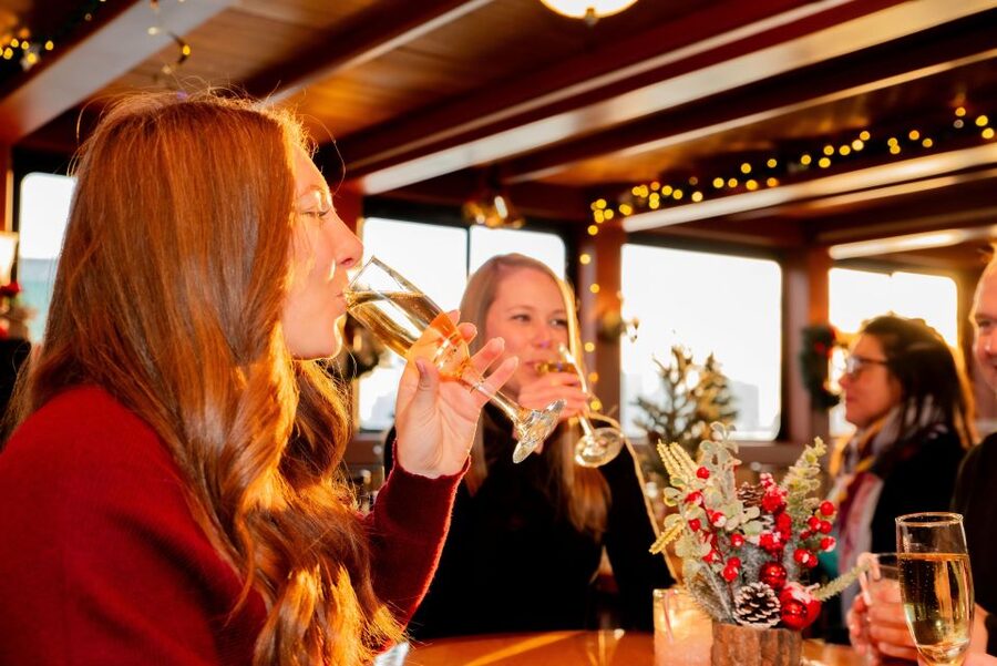 New York City: Holiday Jazz Classic Motor Yacht Cruise - The 90-minute plan: Hudson River views without the long grind