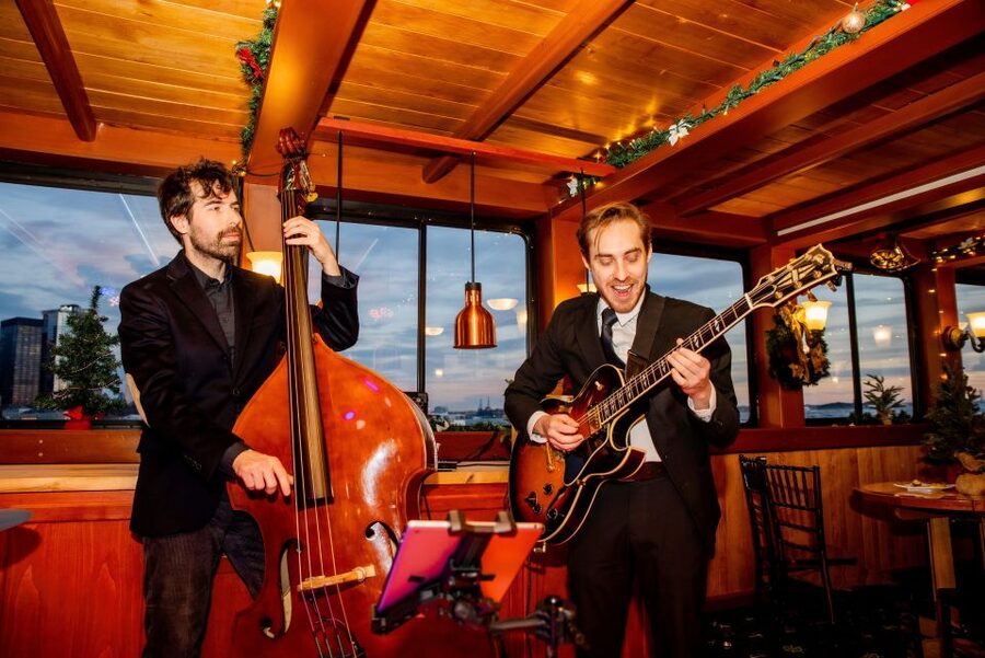 New York City: Holiday Jazz Classic Motor Yacht Cruise - Seating on Manhattan or Manhattan II: where the comfort comes from