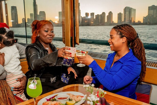 New York City Holiday Sunset Sightseeing Cruise - Weather and sound: when the cruise stays relaxing, and when it disappoints