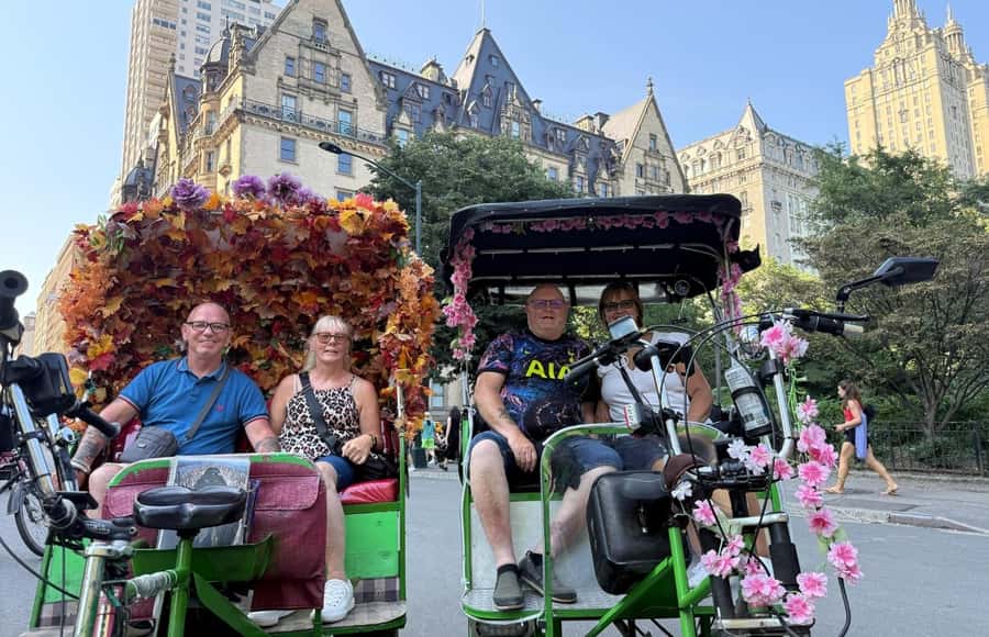 New York City: Home Alone 2 Movie Locations Pedicab Tour - Guide style and what makes the stories land