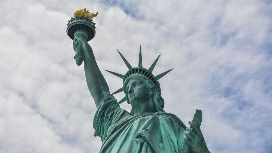 New York City: Luggage Storage - Insurance and 24/7 Support: Peace of Mind You Can Actually Use
