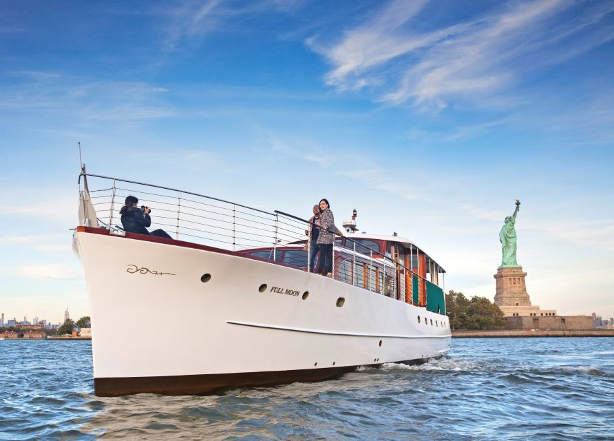 New York City: Mini Yacht Boat Ride with Sightseeing - From Chelsea Piers to New York Harbor, the quick way