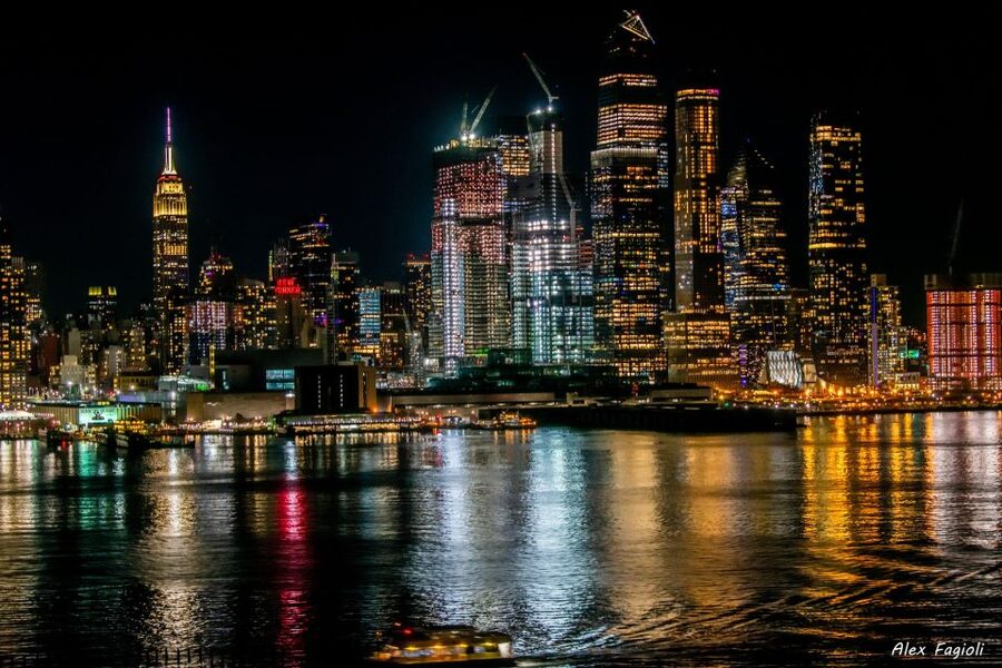 New York City: Night Skyline Bus Tour with Pizza Slice - SoHo and the Night Lights Before the Bridge