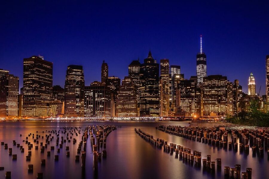 New York City: Night Skyline Bus Tour with Pizza Slice - Manhattan Bridge to Brooklyn Heights: The Skyline Moment