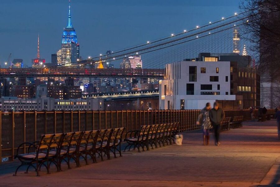 New York City: Night Skyline Bus Tour with Pizza Slice - Meeting at Junior’s and Settling In Fast