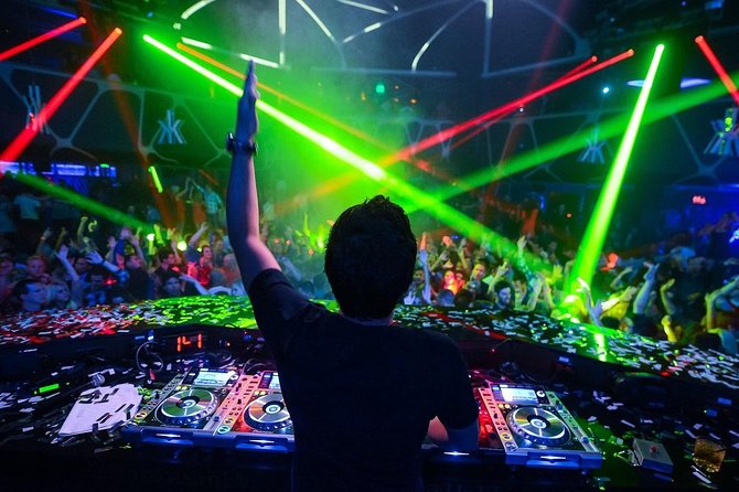 New York City Nightclub Tour - Transportation between venues: why a Mercedes coach actually helps