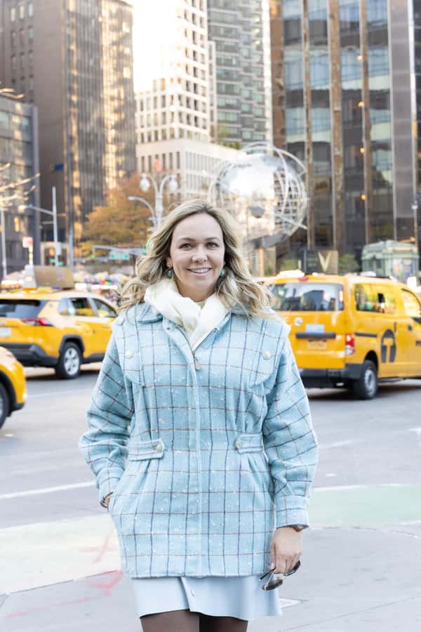 New York City: Photoshoot - Times Square - Practical tips to look great in winter, rain, or crowd chaos