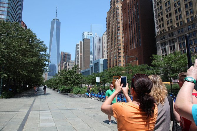 New York City Sightseeing Tour by Coach - Live commentary on the bus, and why the guide matters