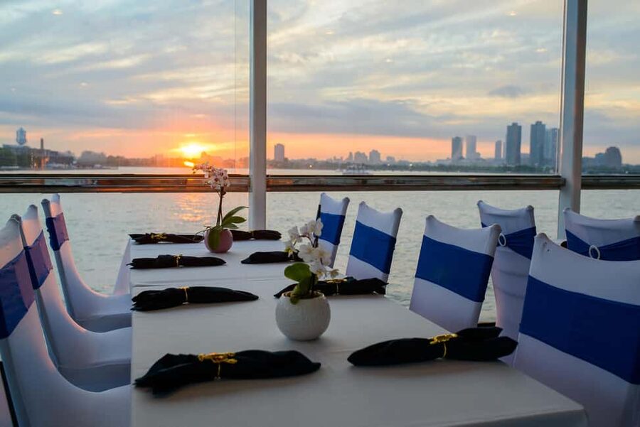 New York City: Signature Dinner Cruise on the Eternity - Key things that make the Eternity cruise a smart pick