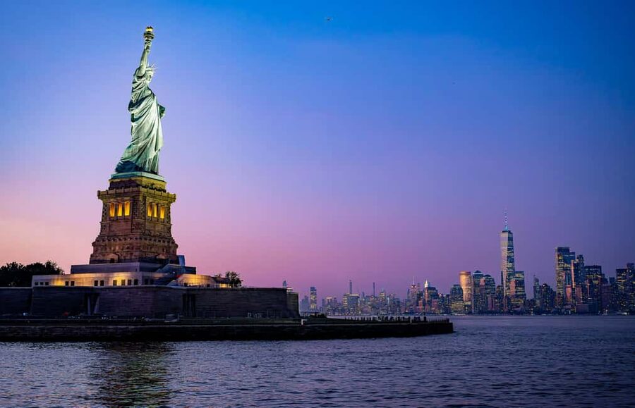 New York City: Signature Dinner Cruise on the Eternity - NYC Dinner Cruise on the Eternity: What you’re really paying for