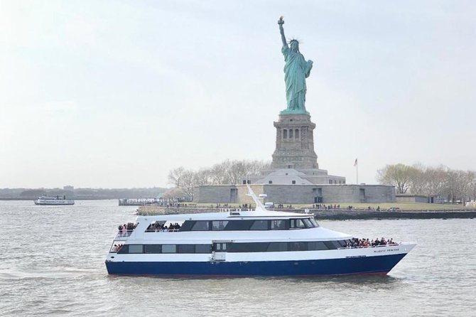 New York City Skyline and Statue of Liberty Cruise - 60 minutes in the daytime, 90 minutes at night