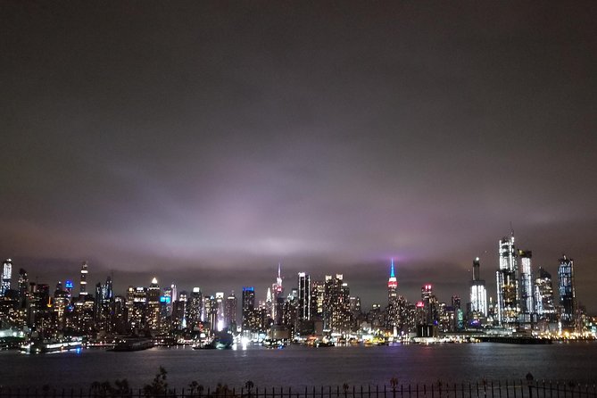New York City Skyline at Night Guided Tour - Sinatra Park and the Frank Sinatra statue: skyline views with personality