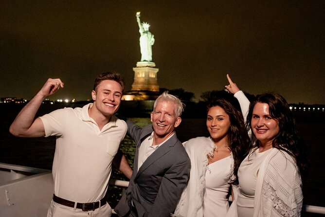 New York City Skyline Dinner Cruise - Reserved seating and the window upgrade you should think about