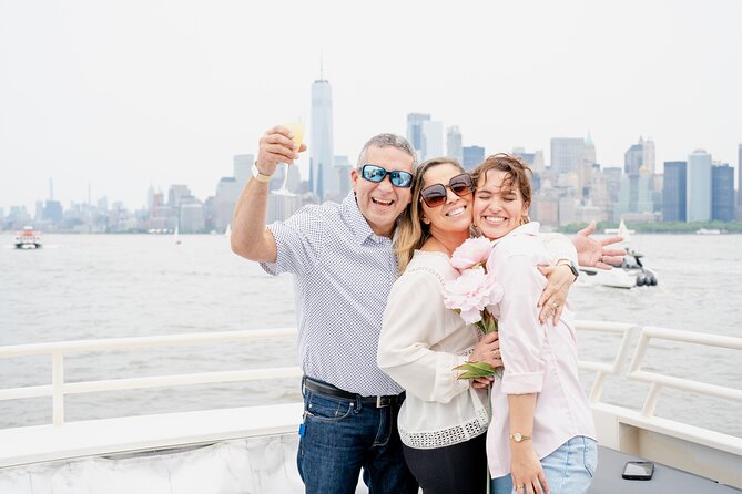 New York City Skyline Dinner Cruise - Dinner on board: buffet or plated, and what to expect