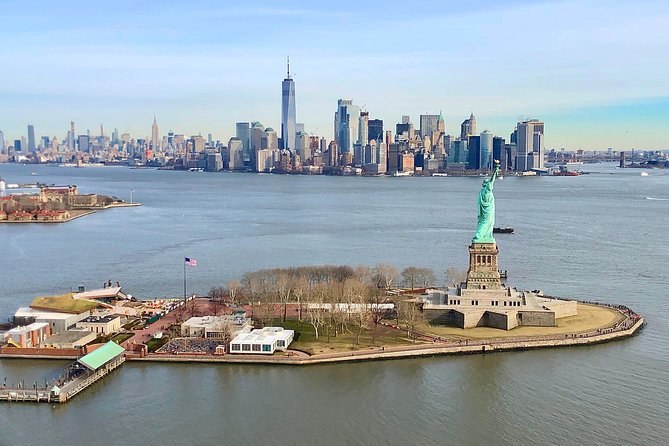 New York City Skyline Helicopter Tour from New Jersey - The Cabin Experience: Live Pilot Commentary and Climate Control