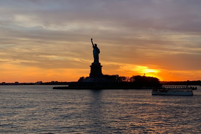 New York City Skyline Sunset and Night Cruise - The cash bar setup, plus the no-snacks caveat