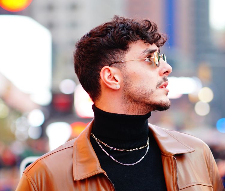 New York City: Solo or Couples Photoshoot in Times Square! - How Bee Lively Photography shapes your shots in real time
