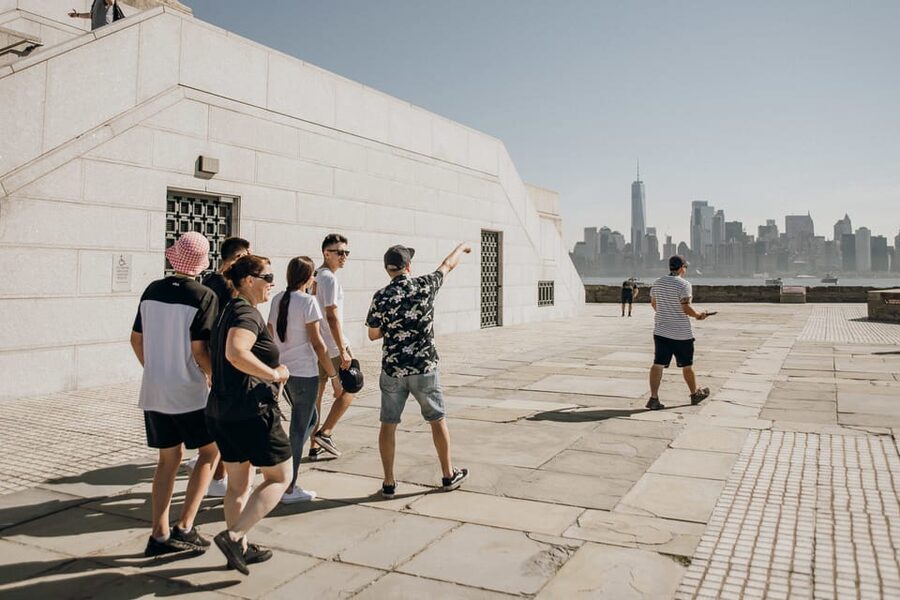 New York City: Statue of Liberty & Battery Park Guided Tour - Cruising to Liberty Island: classic NYC views from the water