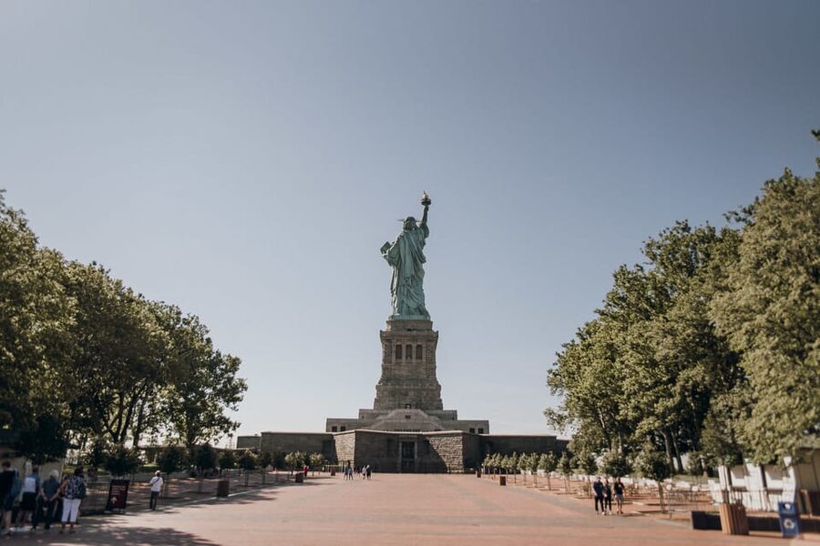 New York City: Statue of Liberty & Battery Park Guided Tour - Ellis Island optional hop-off: do you want it, or not?