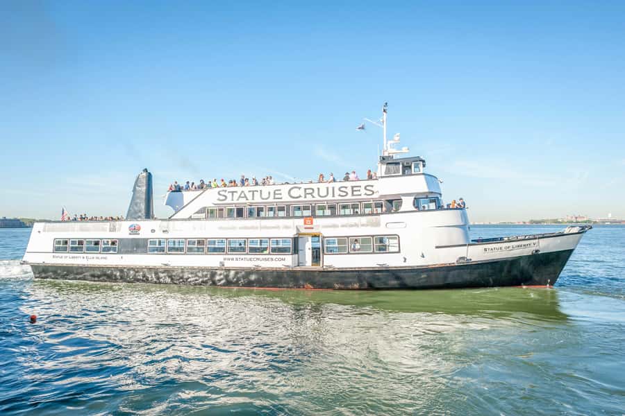New York City: Statue of Liberty & Ellis Island with Ferry - Using the ferry ride from Jersey City like a moving viewpoint