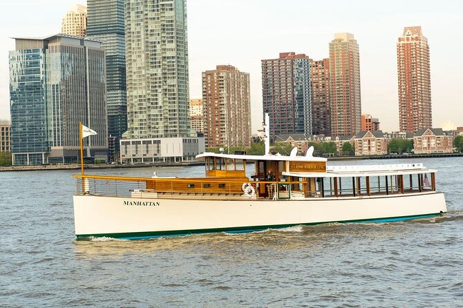 New York City Sunset Cruise on a Yacht - Drinks, music, and the not-narrated reality