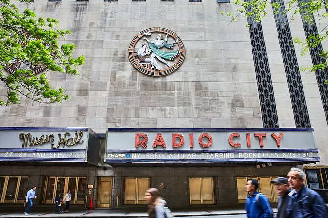 New York City The Official Rockefeller Center Tour - Headsets, Audio, and Crowd Flow: What Can Affect Your Comfort