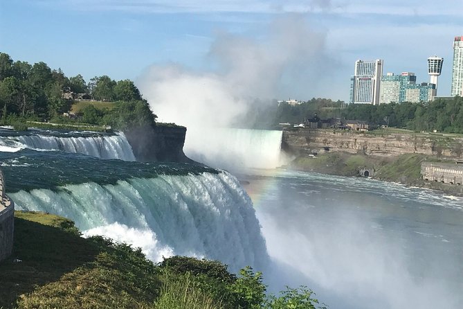 New York City Tour to Niagara Falls 1 Day - The Great American Arcade stop: quick walk, minimal pressure