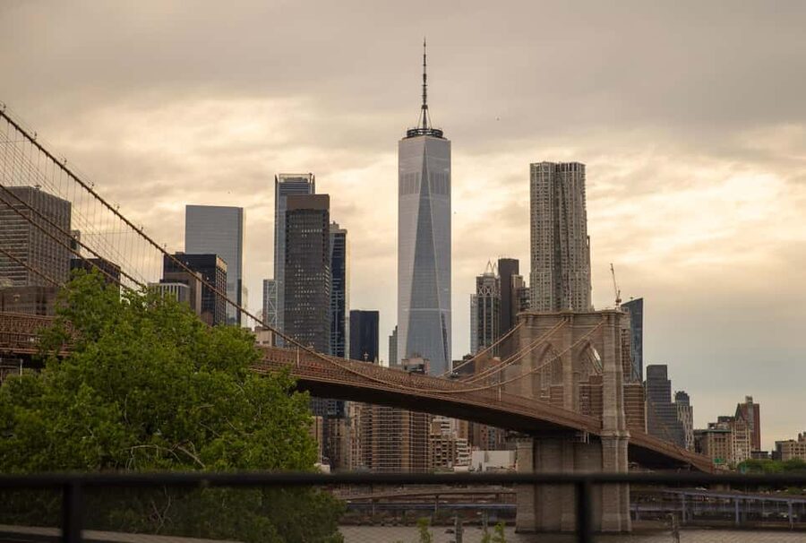 New York City Walk Tour Williamsburg DUMBO Brooklyn Bridge - Why this NYC walk route works better than hopping around