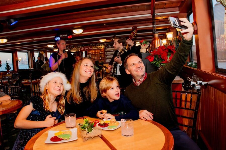 New York City: Weekend Holiday Brunch Cruise - Price and value: what $163 is buying you
