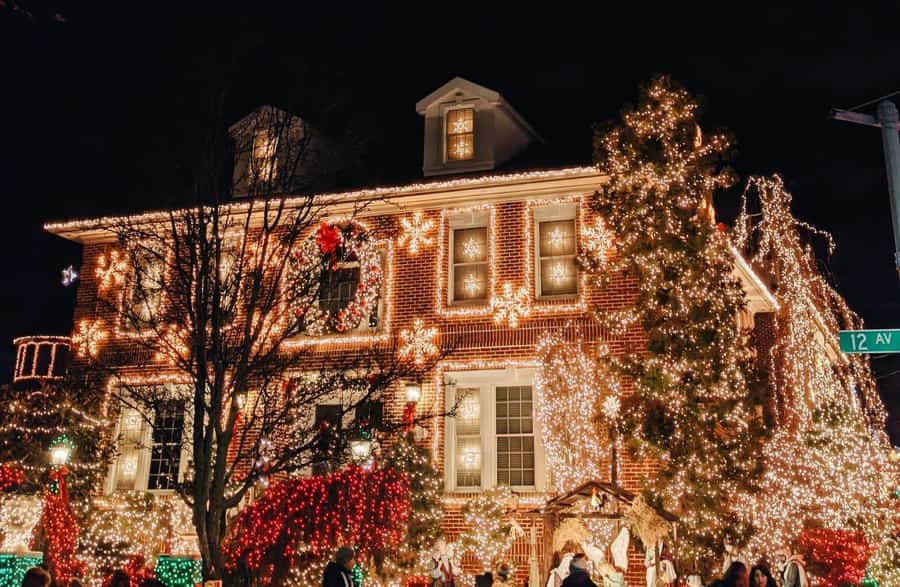 New York: Dyker Heights Christmas Lights Guided Tour - Midtowners Start Here: Meeting Points and the Coach Ride