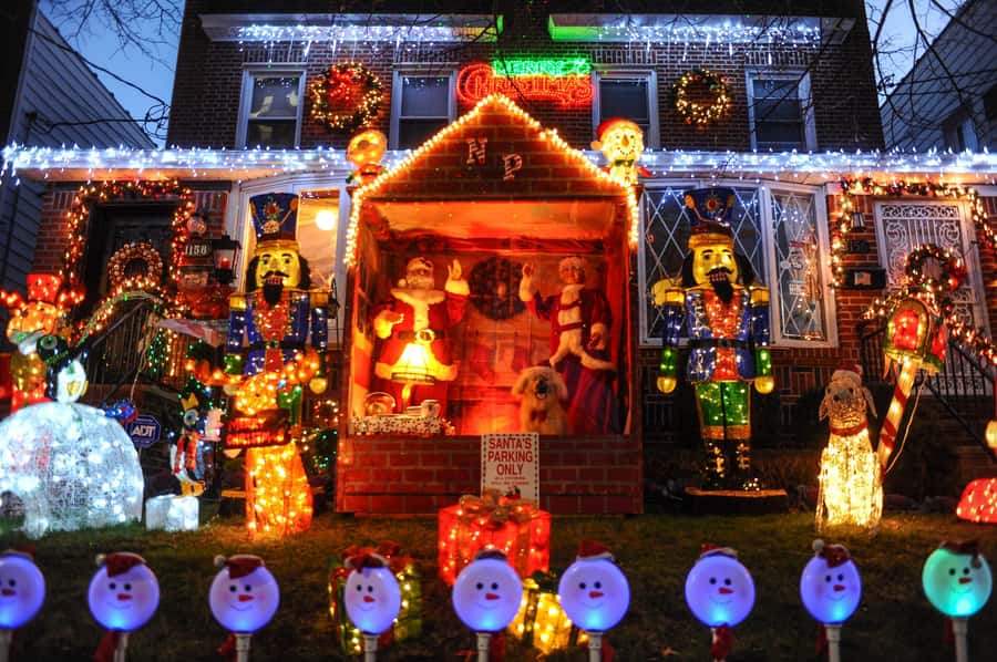 New York: Dyker Heights Christmas Lights Guided Walking Tour - Crowd management: staying together when the streets fill up