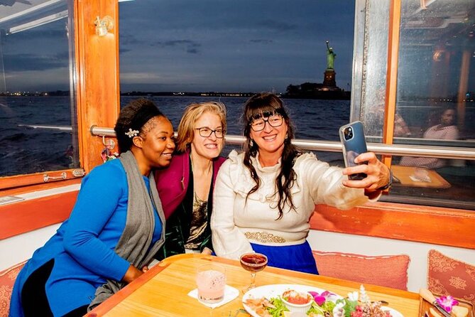 New York Harbor Live Holiday Jazz Cruise - Hudson River Views: One World Trade Center and the Financial District Moment