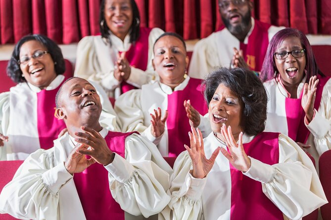 New York: Harlem tour and Gospel service - The walk through Harlem and the Apollo Theater moment
