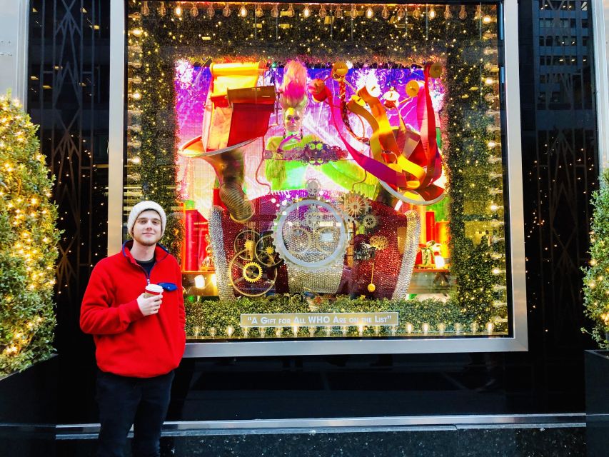 New York Holiday Lights and Movie Sites Bus Tour - Elf in New York: Buddy’s apartment and the holiday-comedy payoff