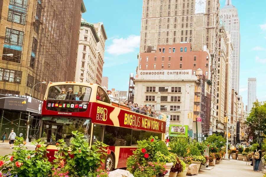 New York: Hop-on Hop-off Sightseeing Tour by Open-top Bus - Hudson Yards and The Edge: a useful add-on stop
