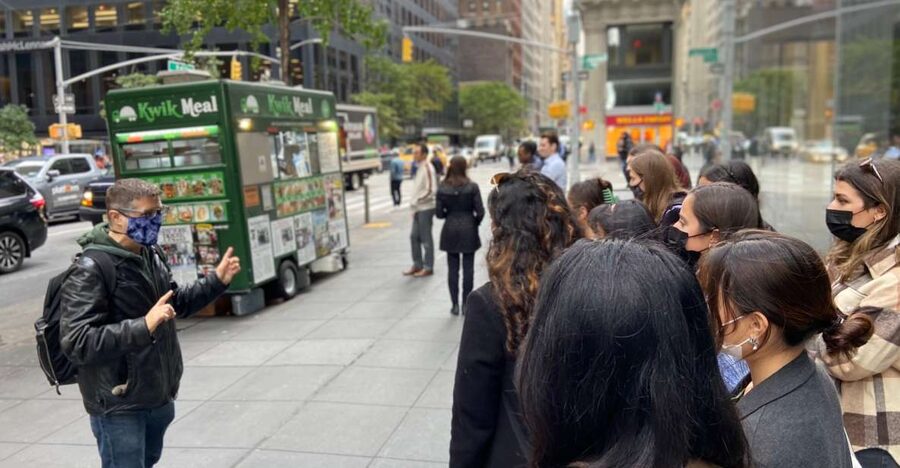 New York: Midtown Manhattan Street Food Walking Tour - Bryant Park to Midtown, the walk that sets the scene